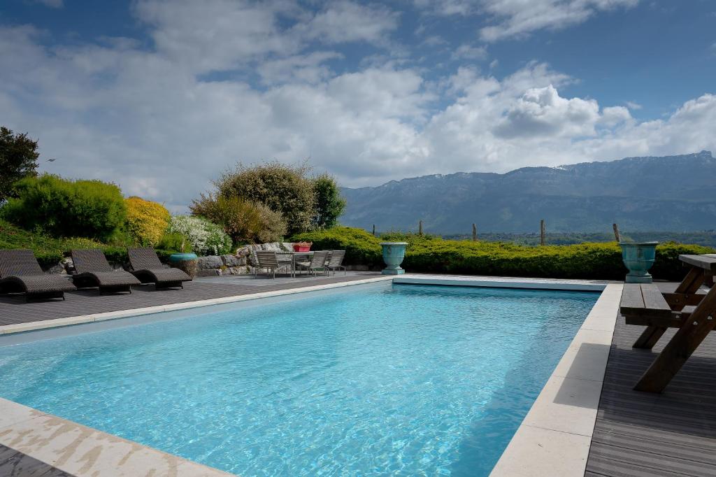 a swimming pool with a view of a mountain at Le Balcon des Bauges in La Motte-Servolex