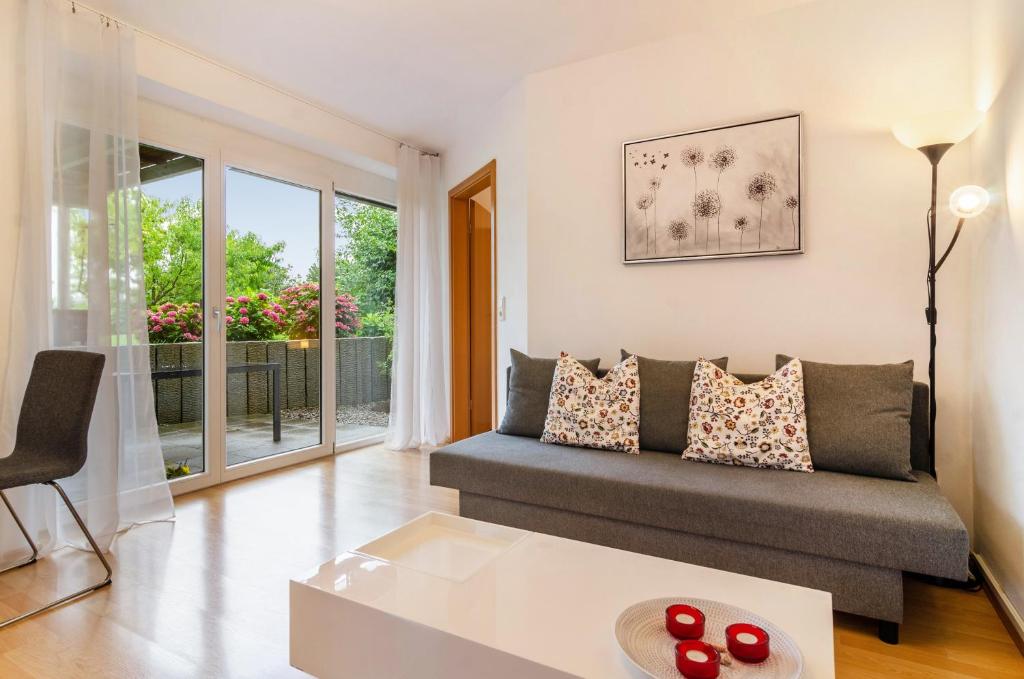 a living room with a couch and a table at Ferienwohnung in ruhiger Lage in Überlingen