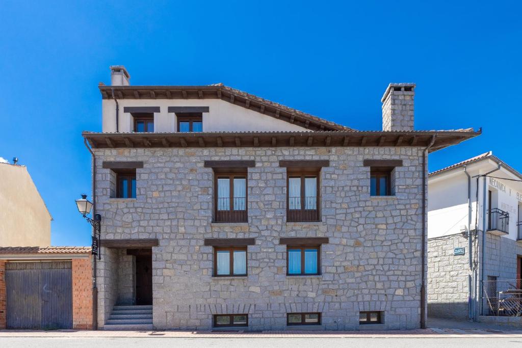 a stone building with a blue sky in the background at Casa Alval in Villacastín