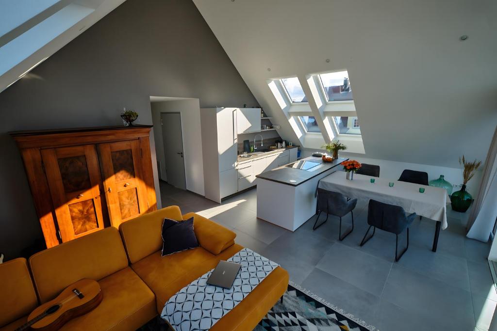 a living room and kitchen with a couch and a table at Ferienwohnung Munzert - Bodensee in Langenargen