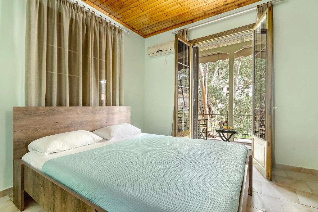 a bedroom with a large bed and a window at Old Boat apartment in Nikiana