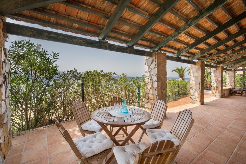 an outdoor patio with a table and chairs at Vivero El Suso in La Manga del Mar Menor