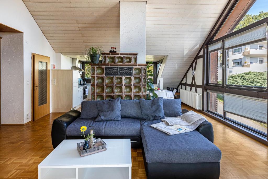 a living room with a blue couch and a table at Ferienwohnung Cherine in Gailingen
