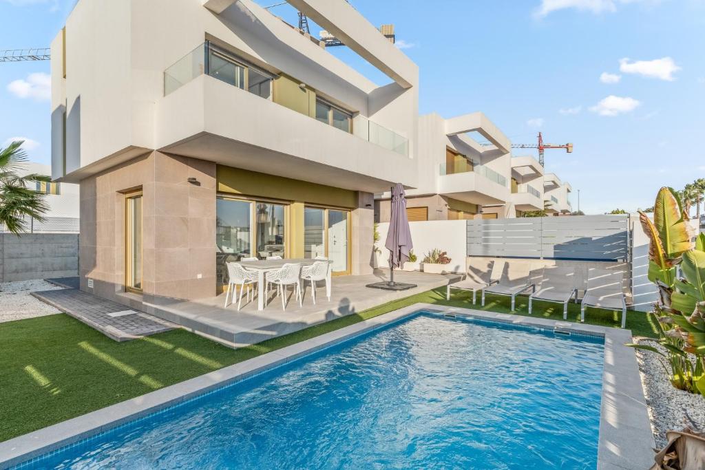 an image of a house with a swimming pool at El Sueño in Orihuela