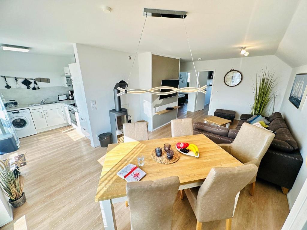 a dining room and living room with a wooden table at Räuberhöhle by Seeblick ferien oro in Kappeln
