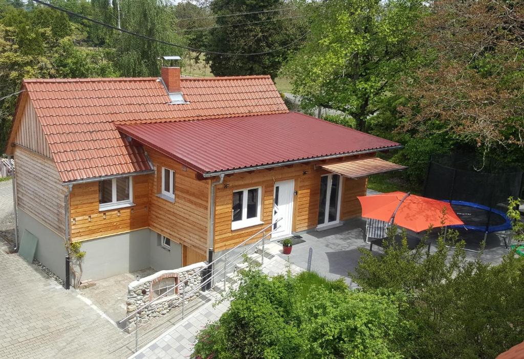 an overhead view of a small house with a red roof at Bodensee-Landurlaub in Deggenhausertal