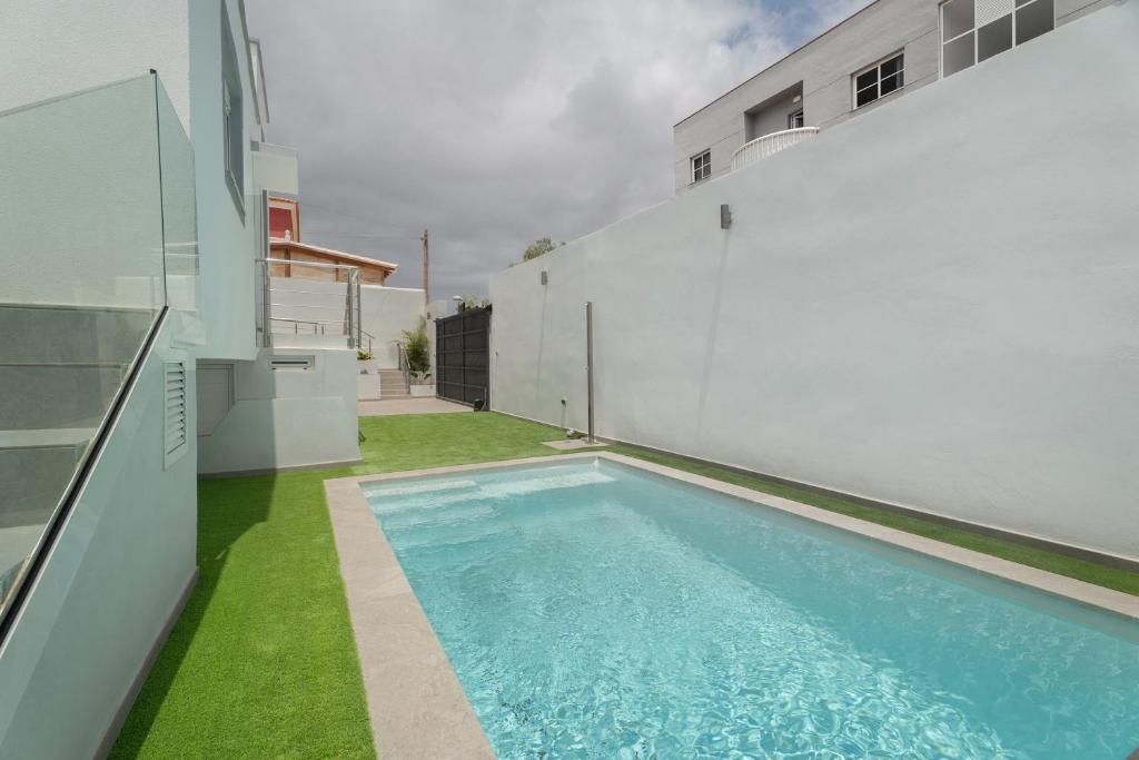 a swimming pool in the backyard of a house at Villa Violeta in Costa Del Silencio