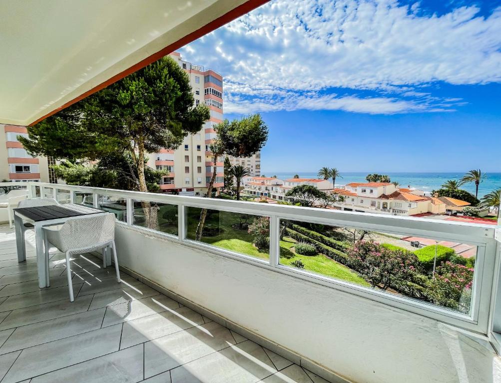 a balcony with a table and a view of the ocean at Front Americano in Torrox Costa