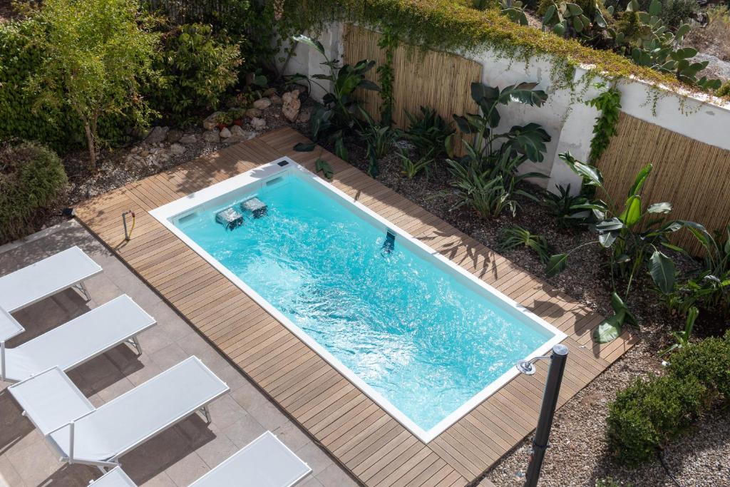 an overhead view of a swimming pool in a garden at Water Run in Bari