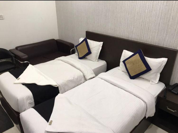 لابی و فضای عمومی Hotel Siam International Karol Bagh New Delhi - تصویر ۵