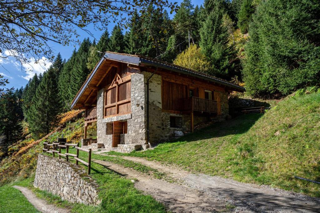 a small house on a hill next to a dirt road at Maso Rapunzel in Peio