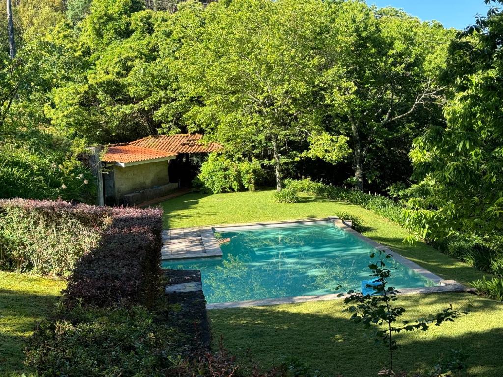 a swimming pool in the middle of a yard at Casa Do Alto Da Coutada in Ponte de Lima