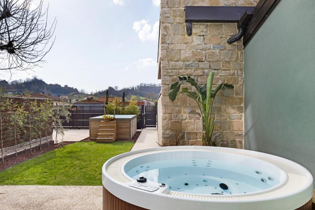 a jacuzzi tub in the backyard of a house at Isola Degli Angeli in Reggello