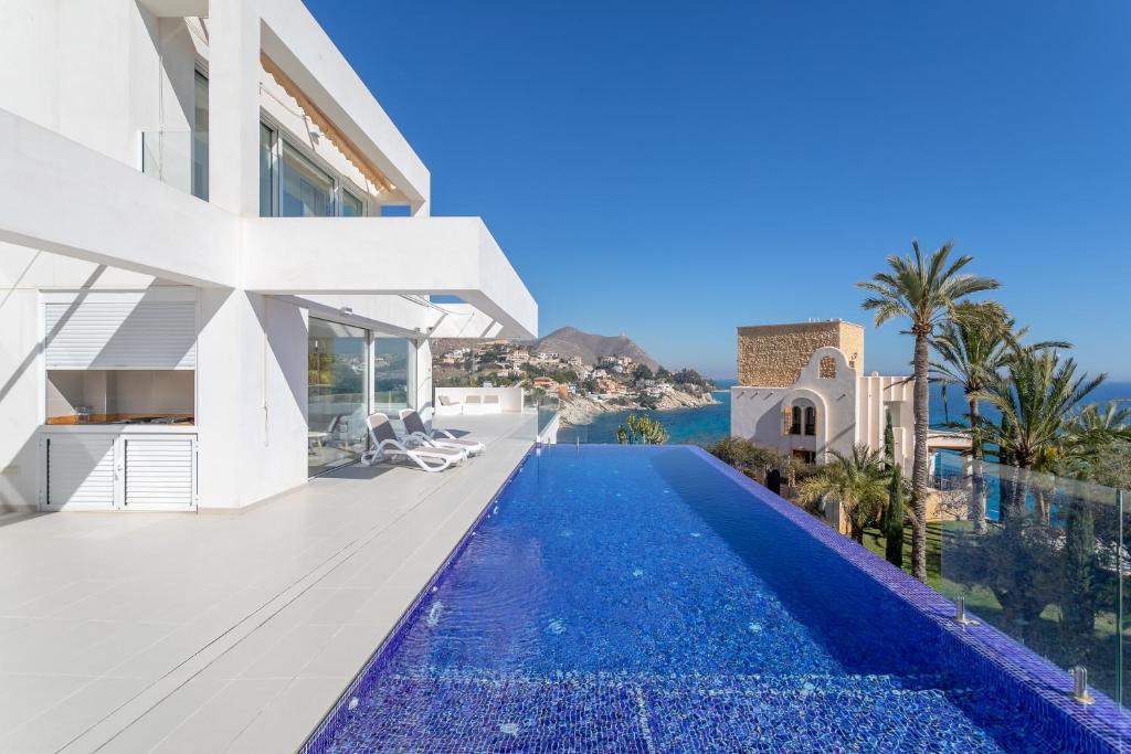an image of a villa with a swimming pool at Villa Lizo in El Campello