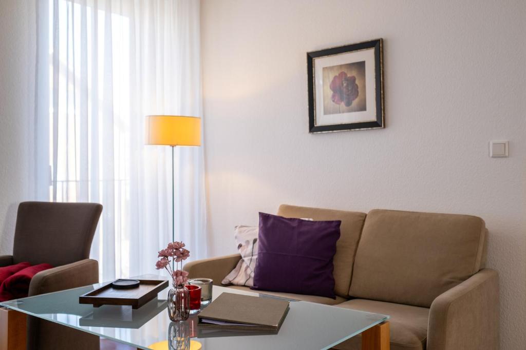a living room with a couch and a table at Ferienhaus Jümmers - Pidder in Horumersiel