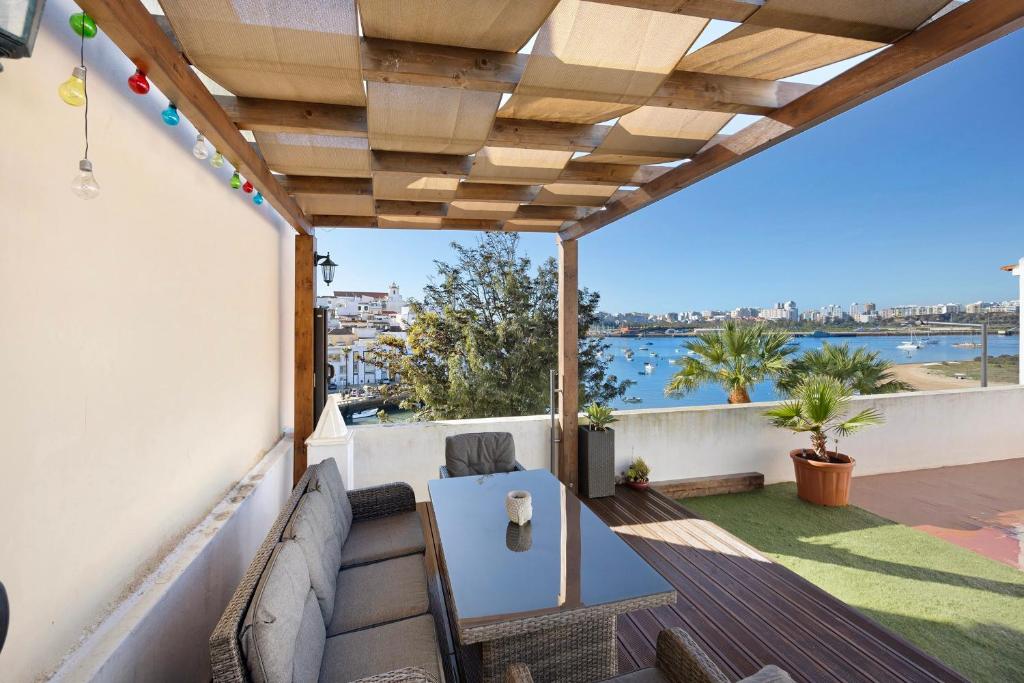 a balcony with a view of the water at Casa Vista Rio in Ferragudo