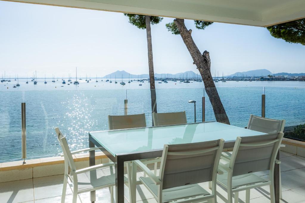a dining room with a view of the water at Catalina 2b tres dormitorios in Port de Pollensa