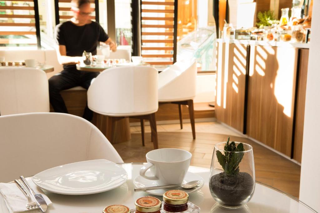 Hôtel Eiffel Turenne - Resim 11