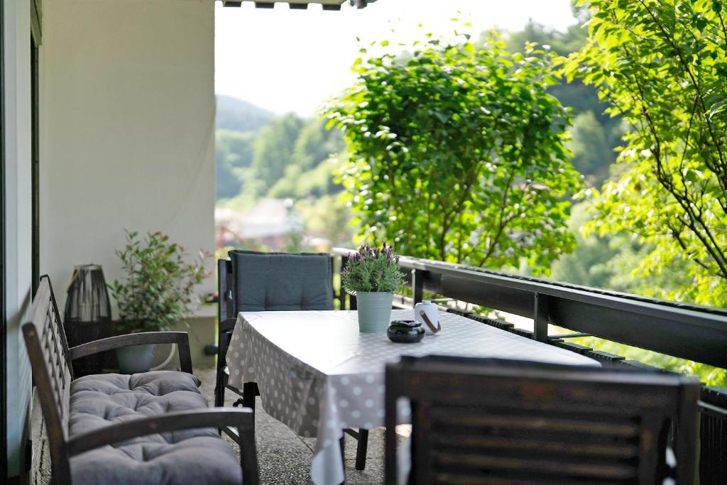 a table and chairs on a balcony with a view at Ferienwohnung Am Lehen Schiltach in Schiltach