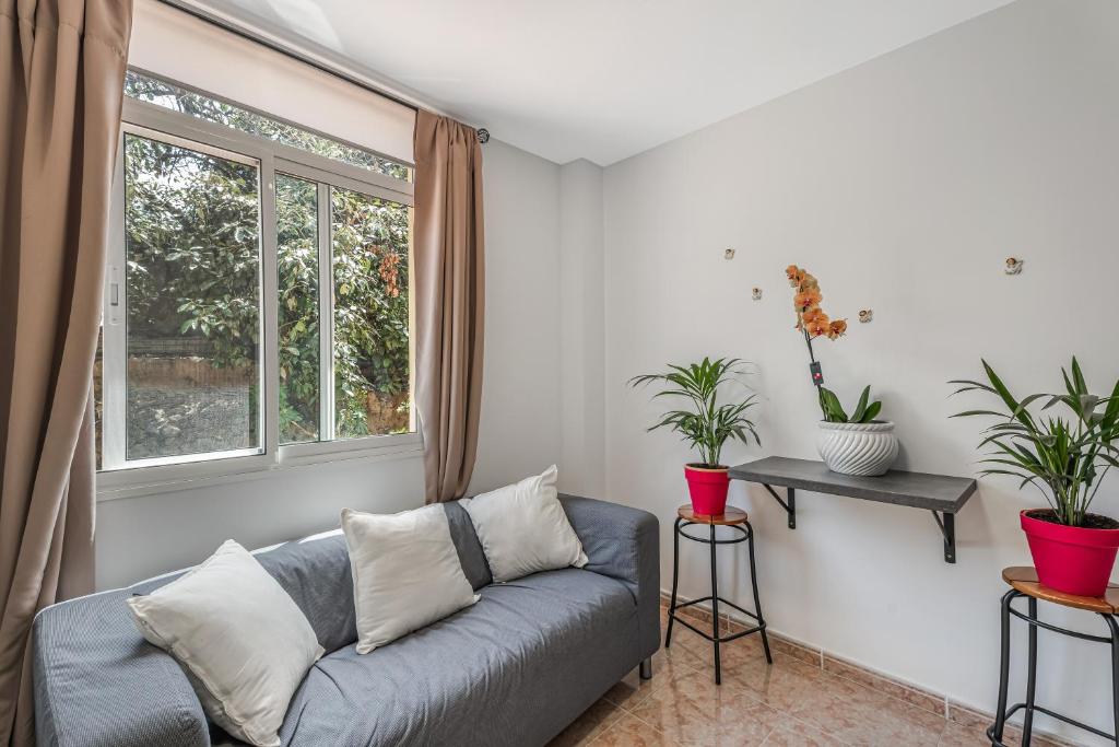 a living room with a couch and a window at Estudio Rebe in Tazacorte