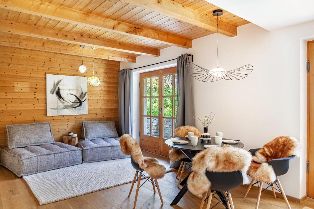 a living room with a couch and a table and chairs at Chalet Flocke Appart Schneehase in Sankt Anton am Arlberg