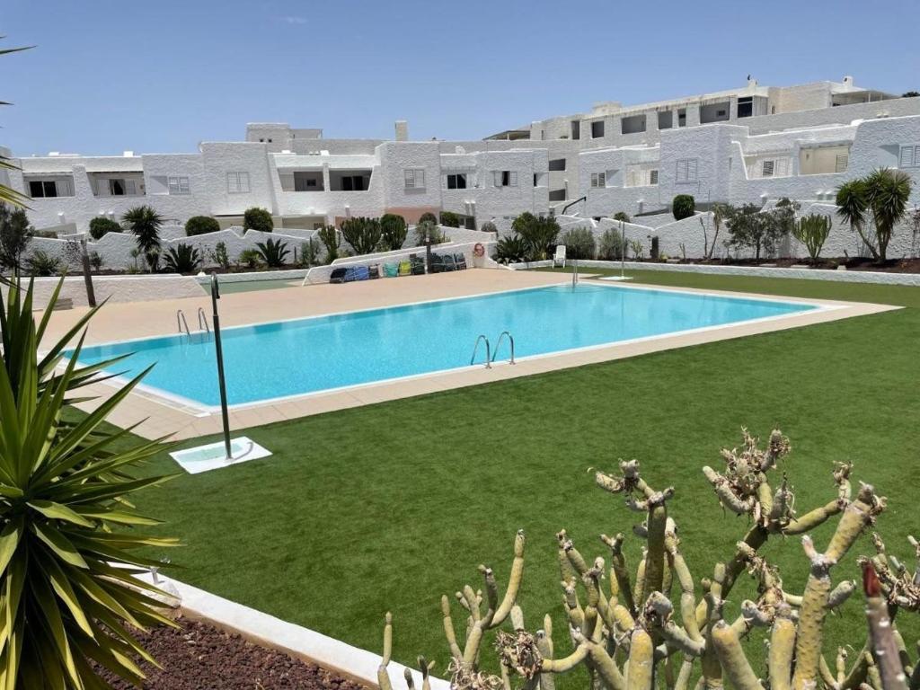 a large swimming pool in front of a building at Rach Agaete in Agaete