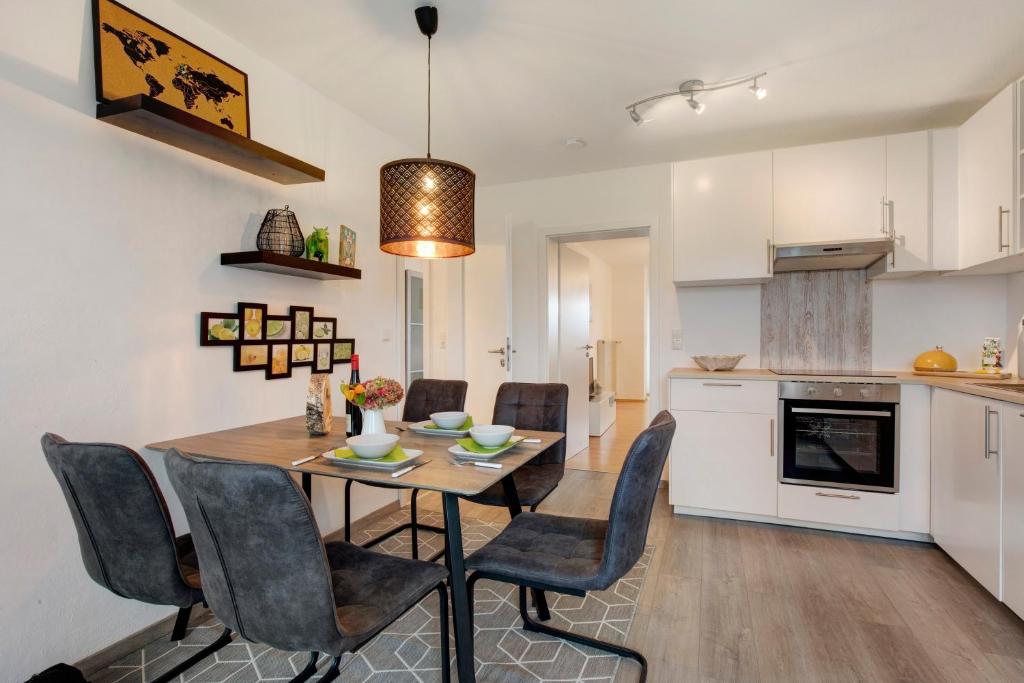 a kitchen and dining room with a table and chairs at Ferienwohnung Griaß di in Salgen