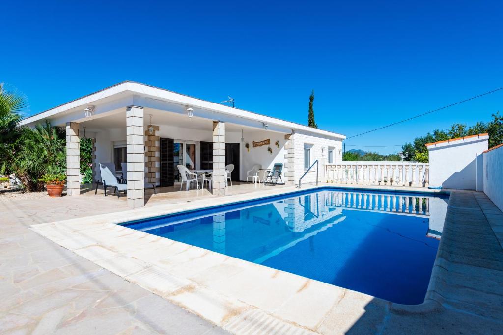 a villa with a swimming pool and a house at Sorpresa in Vinarós