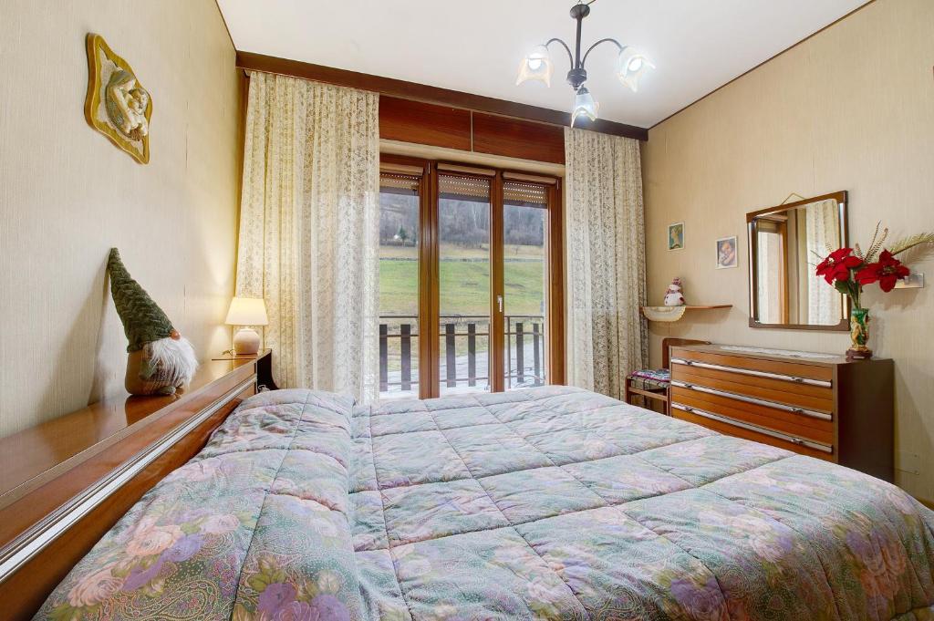 a bedroom with a large bed and a window at Casa Vacanze Gianluca in Aosta