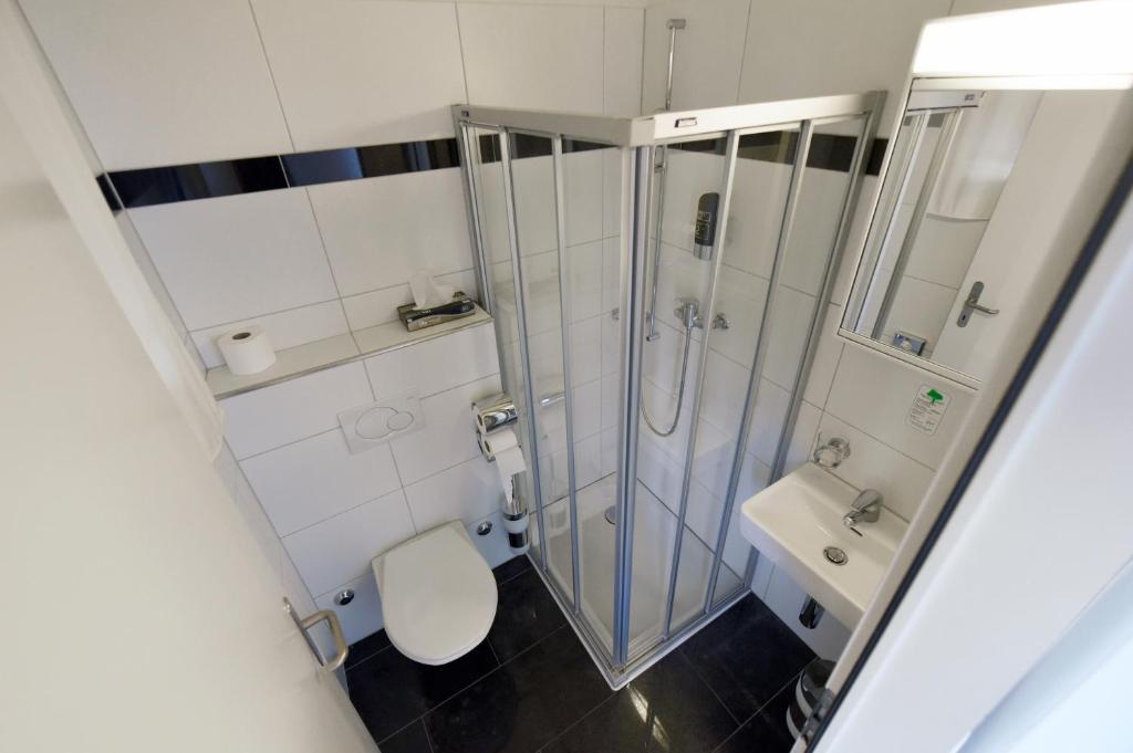 Swiss Star California - Self Check-In - Resim 8