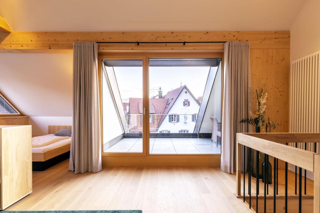 Apartments Bären - Premium Apartment Mit 3 Schlafzimmern Und Balkon