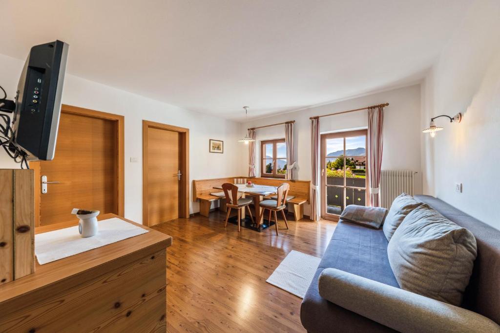 a living room with a couch and a table at Florerhof Ferienwohnung Flieder in Vols am Schlern