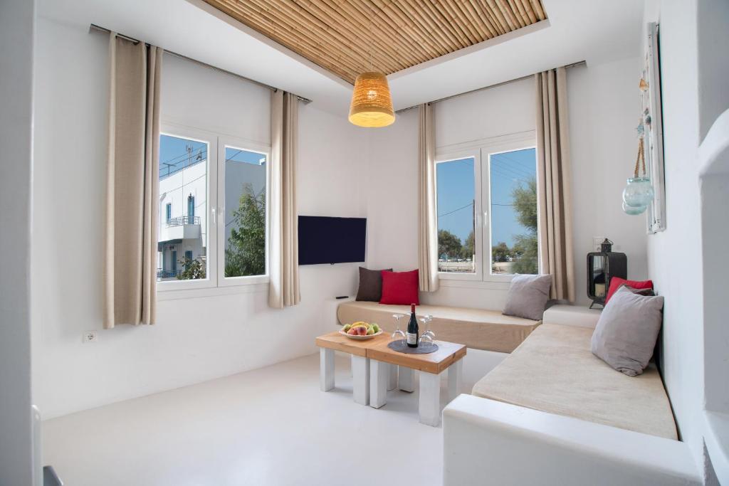 Helmos Family Studio