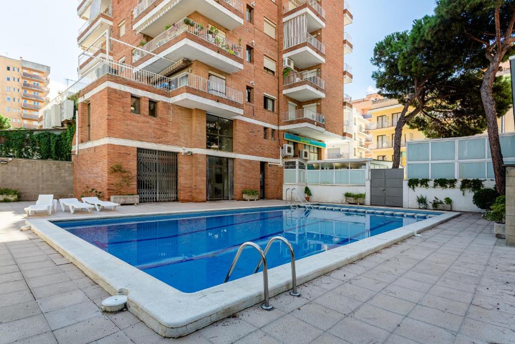 a large swimming pool in front of a building at Apartamento Costa Brava in Blanes