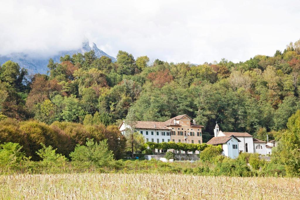 a house on a hill with a mountain in the background at Villa Bivai in Bivai