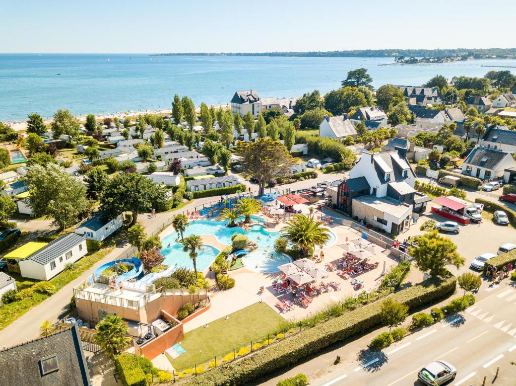 an aerial view of a resort with a pool at Résidence des Saules in La Forêt-Fouesnant