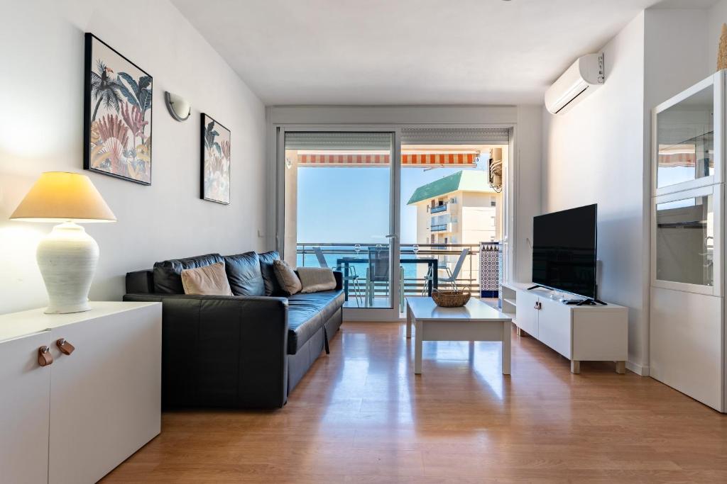 2 Bed 1 Bath Very Bright Apt