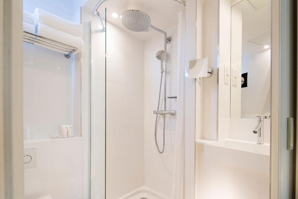 Hôtel Eiffel Turenne - Resim 16