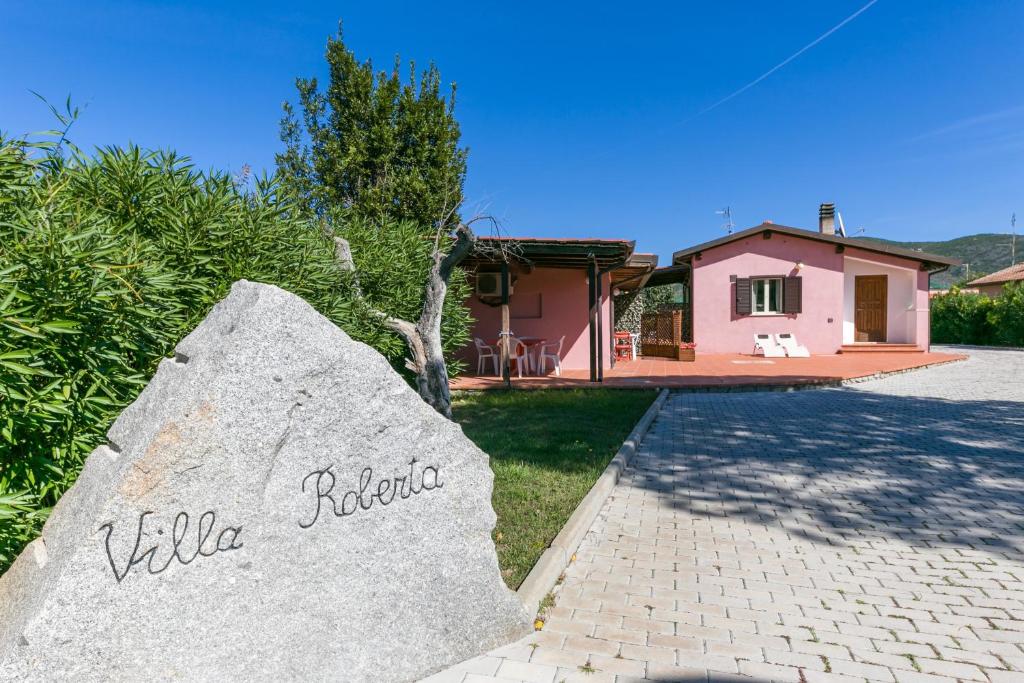 a stone sign in front of a house at Villa Roberta Marina di Campo in Marina di Campo
