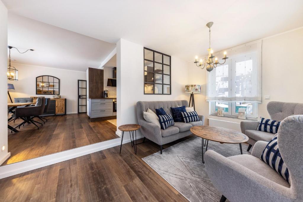 a living room with a couch and a table at Ferienwohnung Jost in Sundern