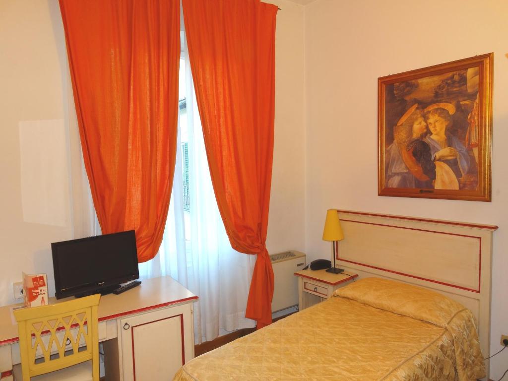 Postel nebo postele na pokoji v ubytování Hotel Vasari