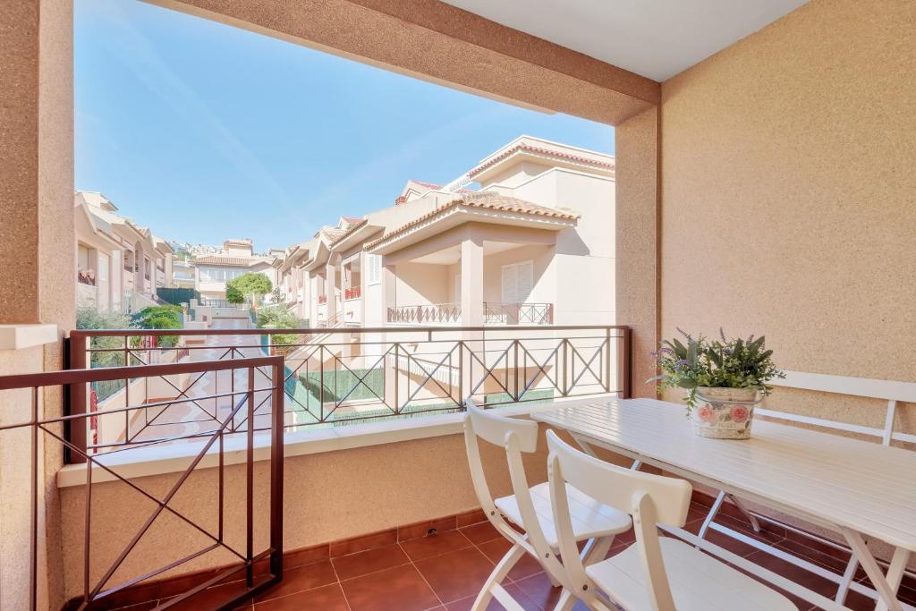 a balcony with a table and chairs and a window at Casa Mario in Puerto Marino