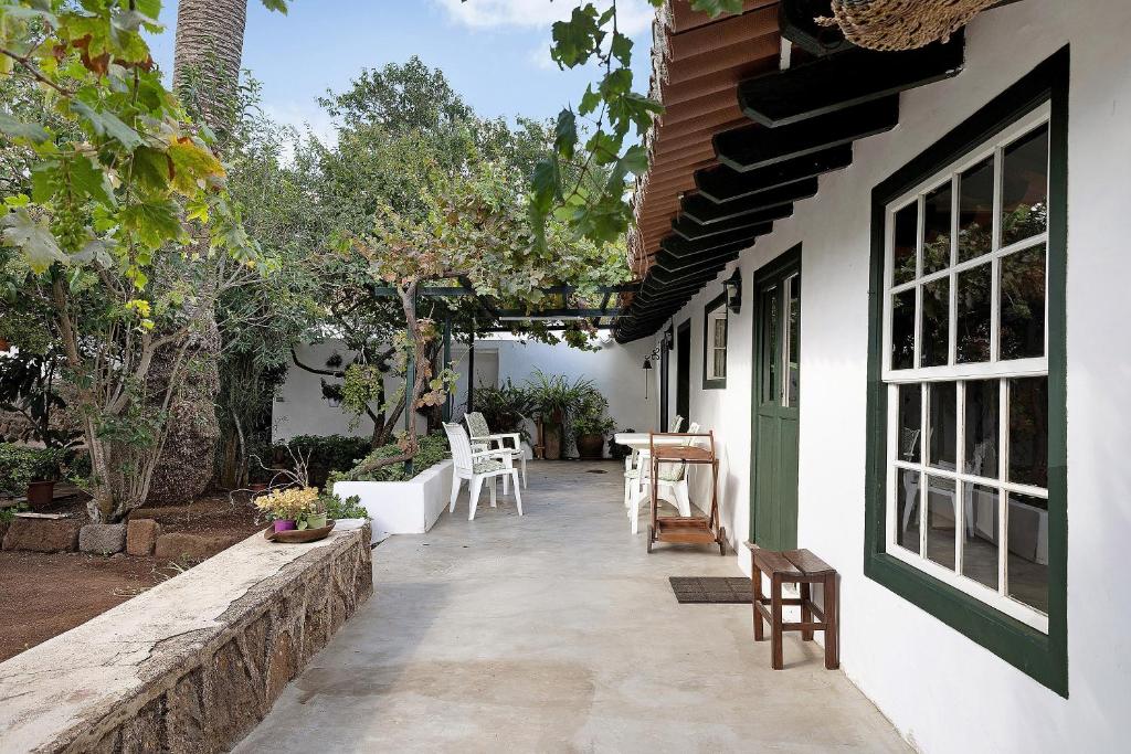a patio of a house with chairs and a table at Casa Julia in Las Lagunas