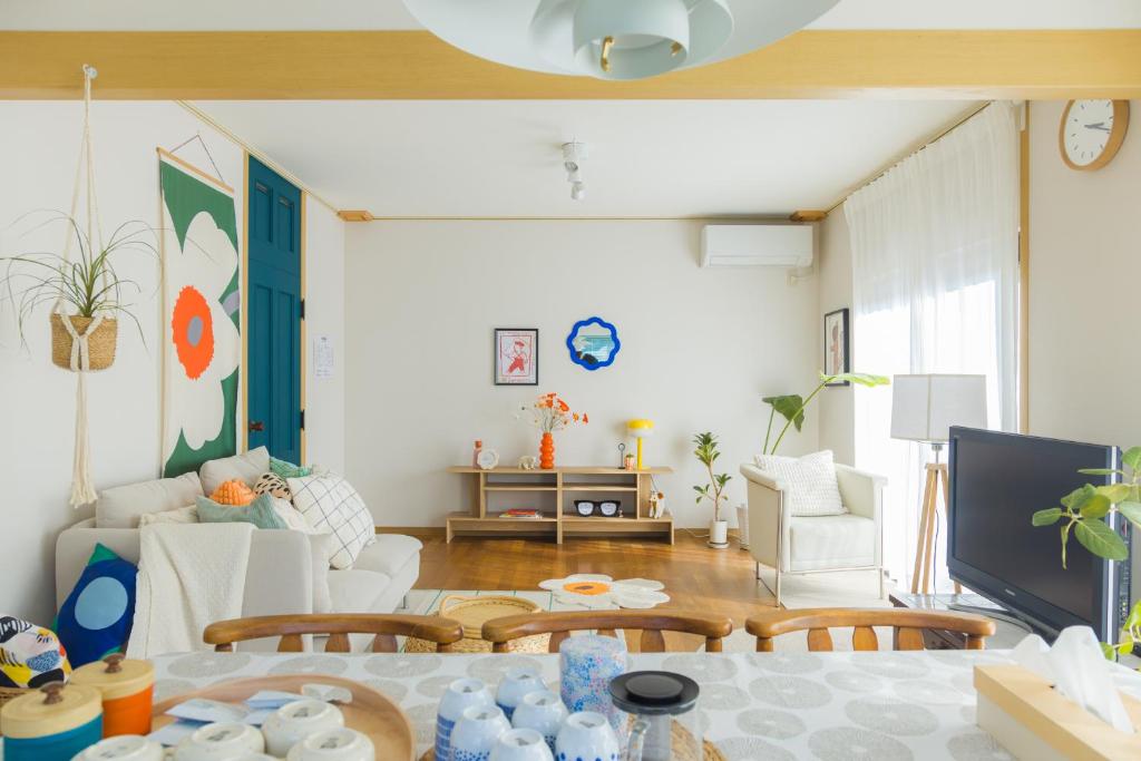 a living room with a table and chairs at kaze no ne in Takachiho