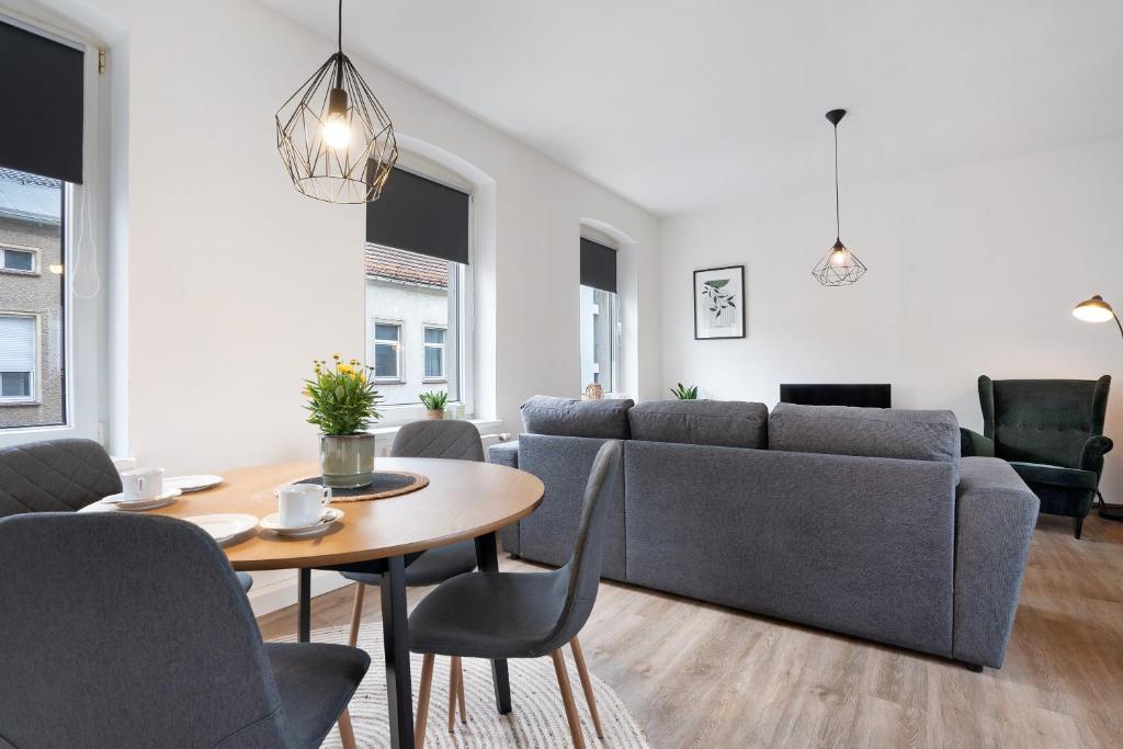 a living room with a couch and a table at Ferienwohnung Finsterwalde 2 in Finsterwalde
