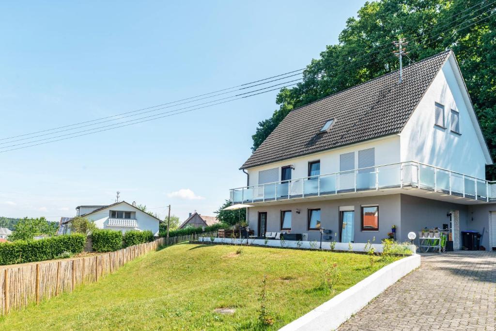 a white house with a large yard at Fribo in Ostrach