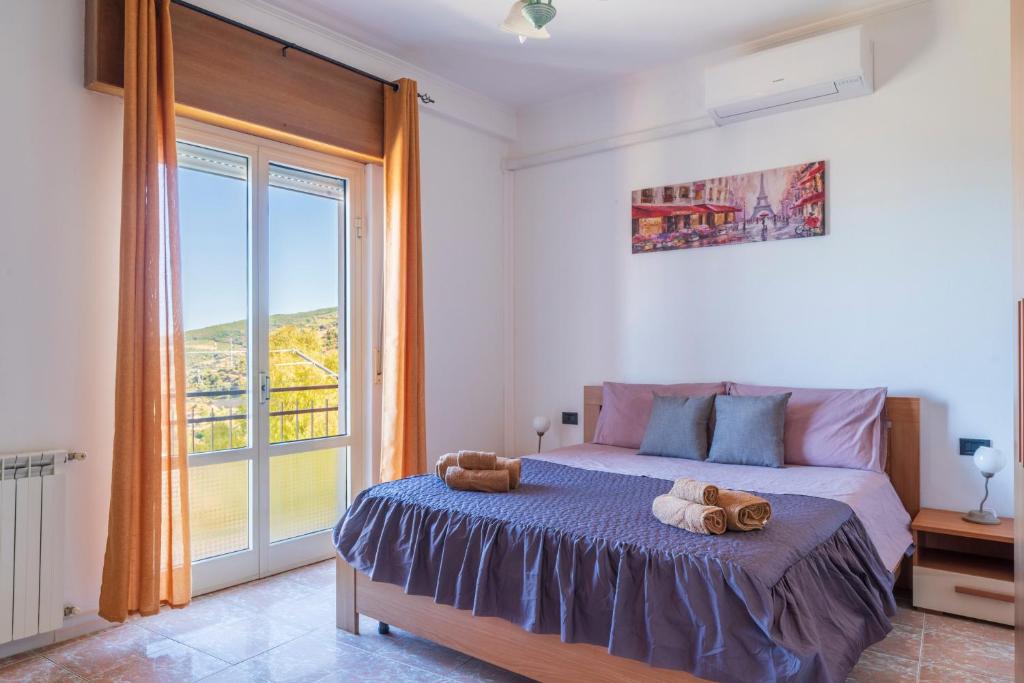 a bedroom with a bed with two teddy bears on it at Sa omu de sa palgia in Jerzu