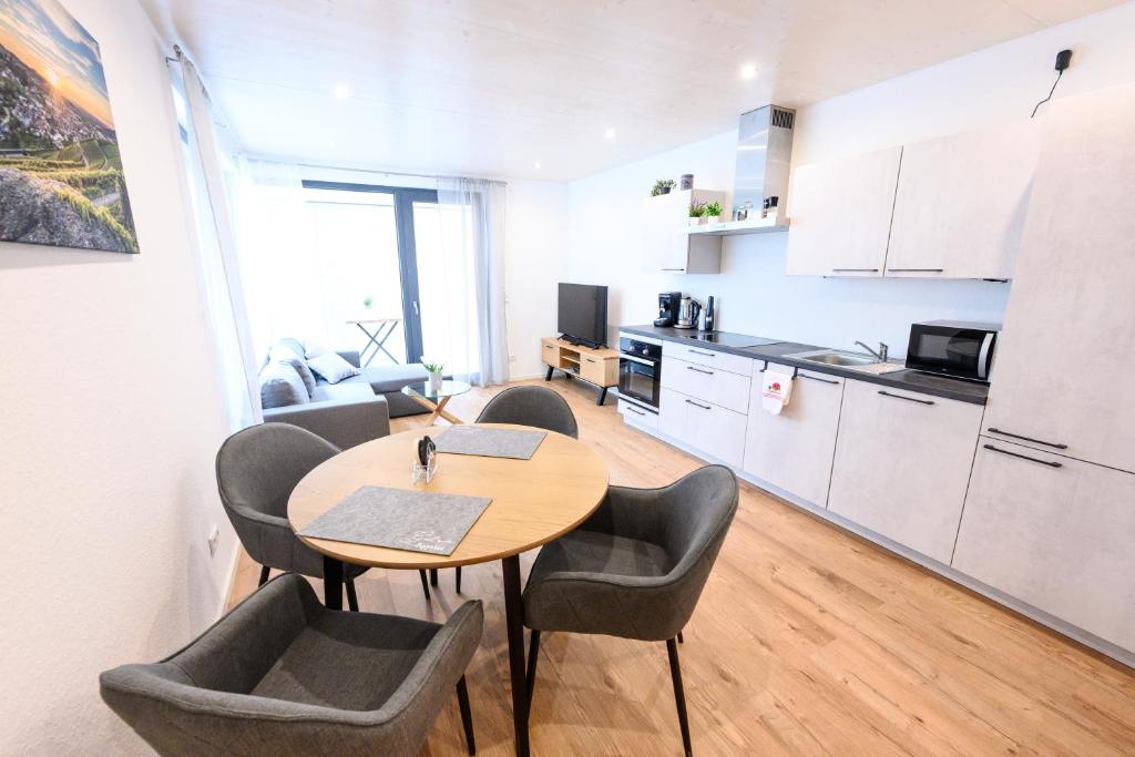 a kitchen and dining room with a table and chairs at Ferienwohnung Bergblick in Kappelrodeck
