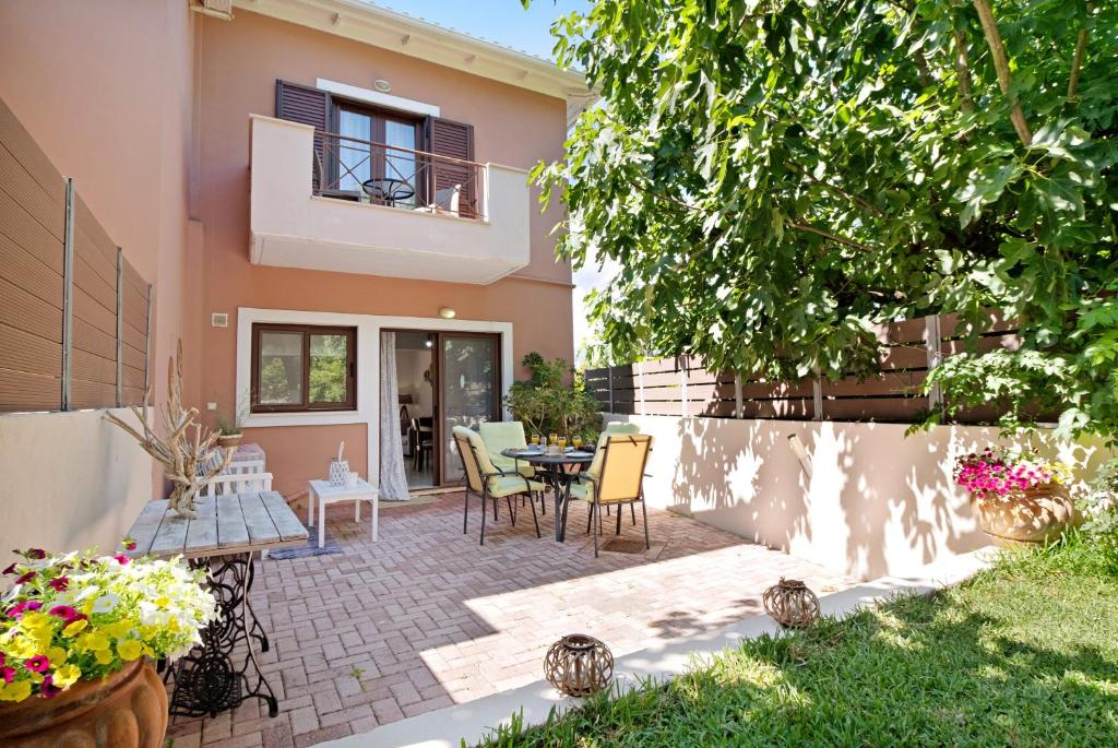 a patio of a house with a table and chairs at Villa prolithia 1 in Vlikhón