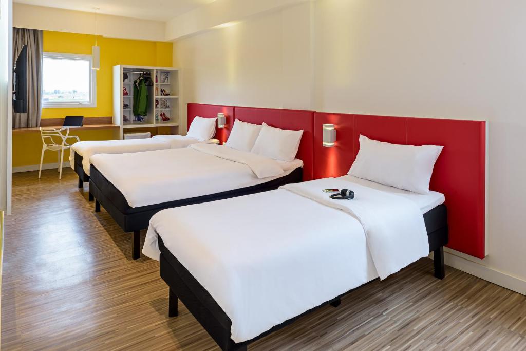 Postel nebo postele na pokoji v ubytování ibis Styles Birigui